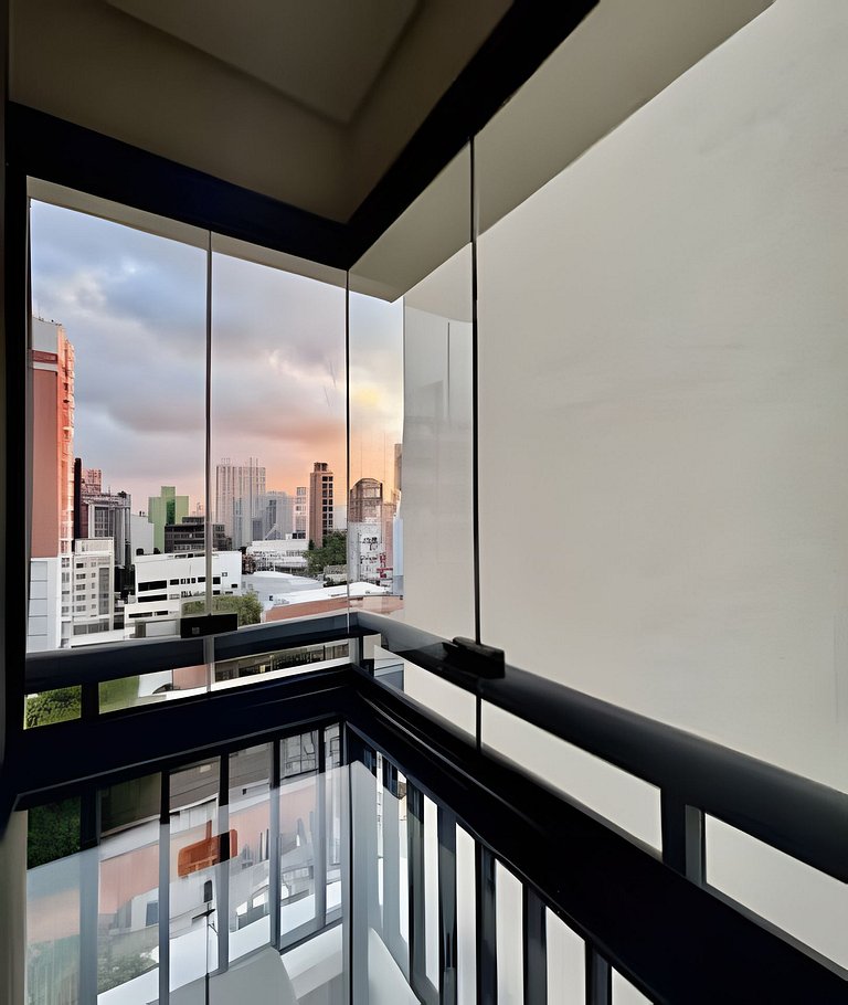 Studio com Espaço de Trabalho em Pinheiros Jardins