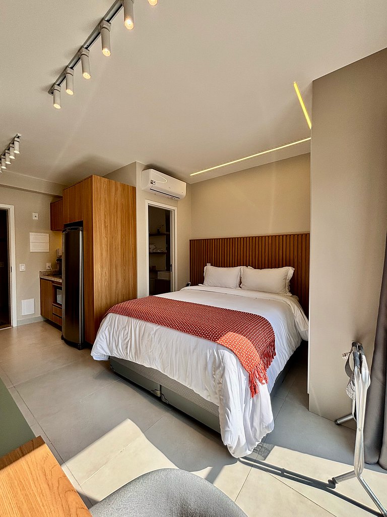 Studio Moderno Completo Pinheiros Jardins SP