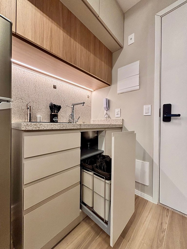 Studio planejado para longas estadias em Pinheiros