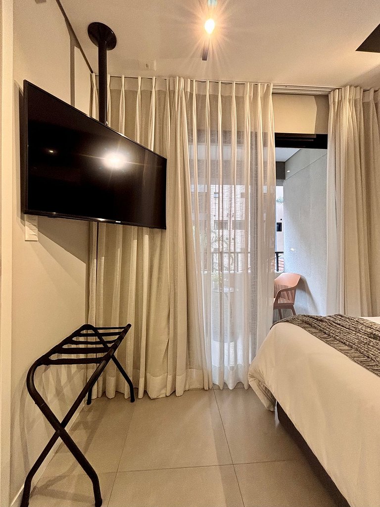 NOVO Studio Pinheiros 400m estação Oscar Freire